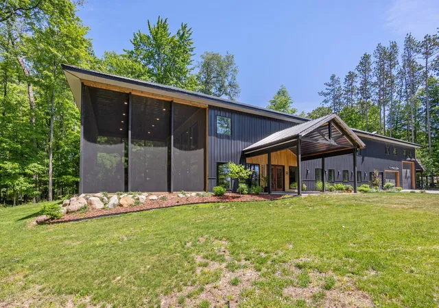 3rd image of 9555 Kath Ct, Rockford, MI 49341 | MLS# 70536573
