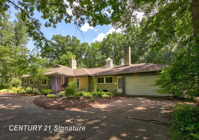 3rd image of 1 N Center Woods Dr, Saginaw, MI 48638 | MLS# 50217422