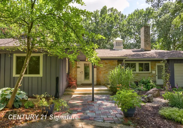 5th image of 1 N Center Woods Dr, Saginaw, MI 48638 | MLS# 50217422
