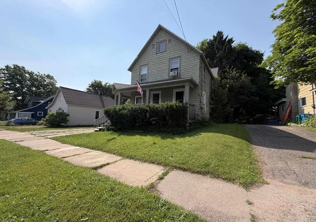 Listing Photo 2 - Condo for sale in building located at 327 Blemhuber Ave, Marquette, MI 49855 - Unit #