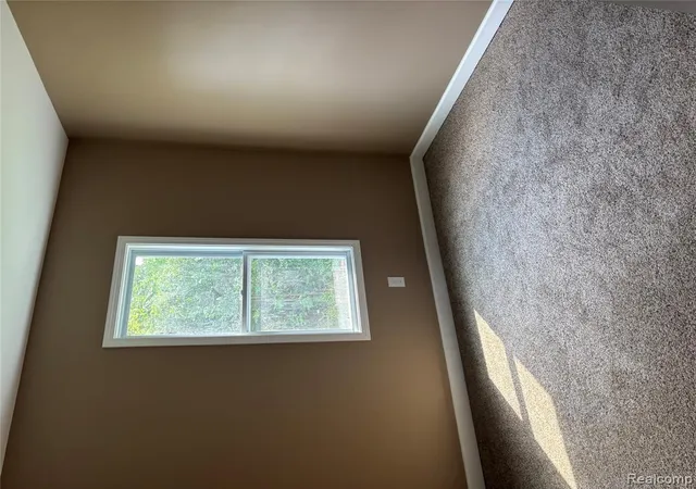 Listing Photo 4 - Condo for sale in building located at 257 Pilgrim St, Highland Park, MI 48203