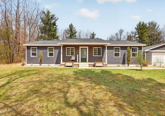 Homes for sale in Howard City, MI | 20392 Gates Rd, Howard City, MI 49329 | MLS# 70540187