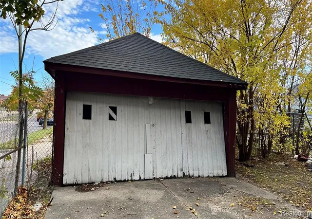 Photo 3 of House for sale at 4901 Whitfield St, Detroit, MI 48204 | MLS# 60951196 | Listing updated on 2026-06-18