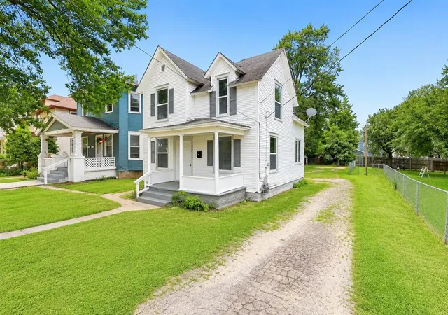 Photo 1 of Single family home for sale at 1128 Sigsbee St, Grand Rapids, MI 49506 | MLS# 70541565 | Listing updated on 2026-09-09