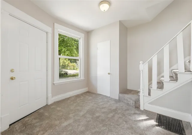 Photo 3 of Single family home for sale at 1128 Sigsbee St, Grand Rapids, MI 49506 | MLS# 70541565 | Listing updated on 2026-10-01
