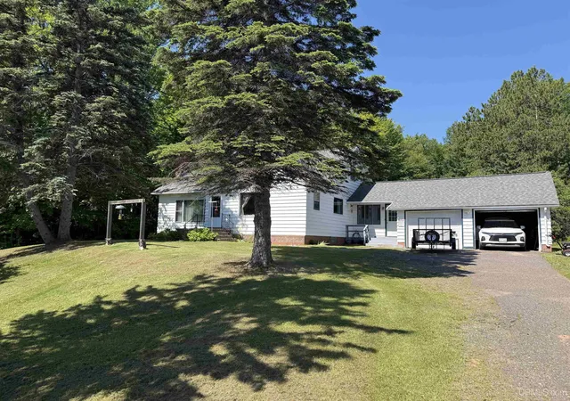 Homes for sale in Chassell, MI | 44991 Us 41 Hwy, Chassell, MI 49916 | MLS# 50214241