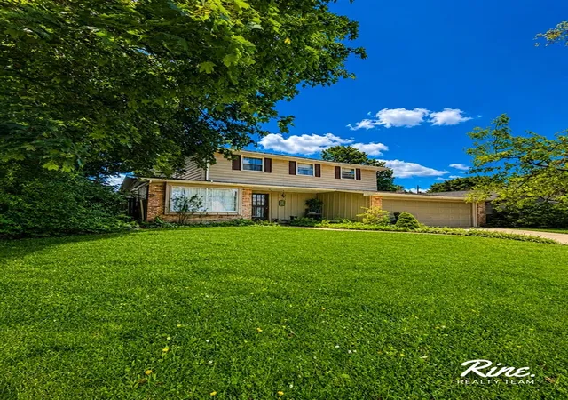 2nd image of 2709 Belaire Dr, Lansing, MI 48911 | MLS# 70539486