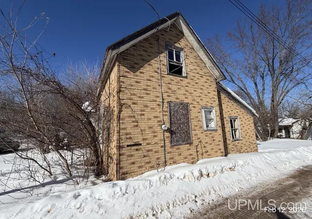 Photo 1 of Single family home for sale at 412 4th 1/2 Aly, Iron Mountain, MI 49801 | MLS# 50199832 | Listing updated on 2026-09-05
