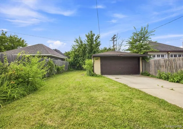 Photo 3 of Single family home for sale at 899 Edison St, Detroit, MI 48202 1536 | MLS# 61014772 | Listing updated on 2026-09-21