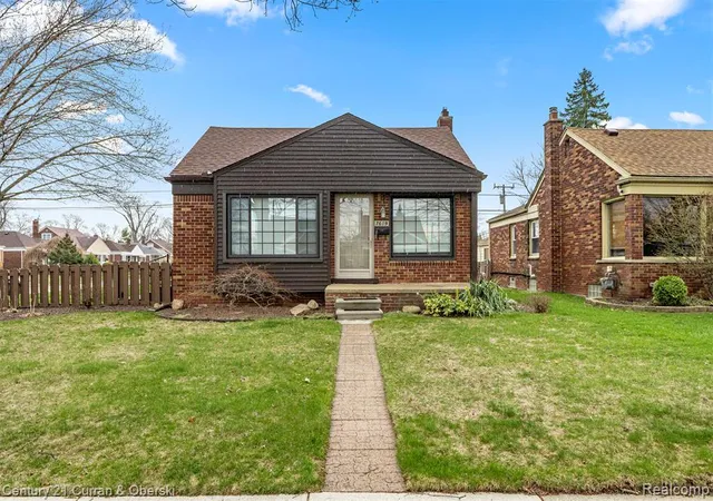Homes for sale in Allen Park, MI | 7609 Rosedale Blvd, Allen Park, MI 48101 1834 | MLS# 60982903