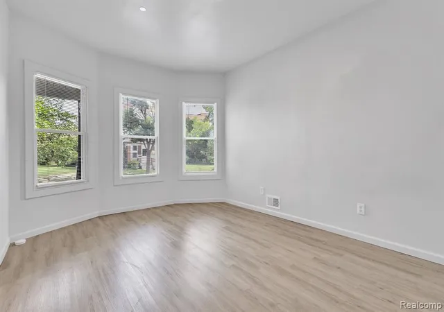 Photo 4 of Single family home for sale at 41 Richton St, Highland Park, MI 48203 3502 | MLS# 61012061 | Listing updated on 2026-10-15