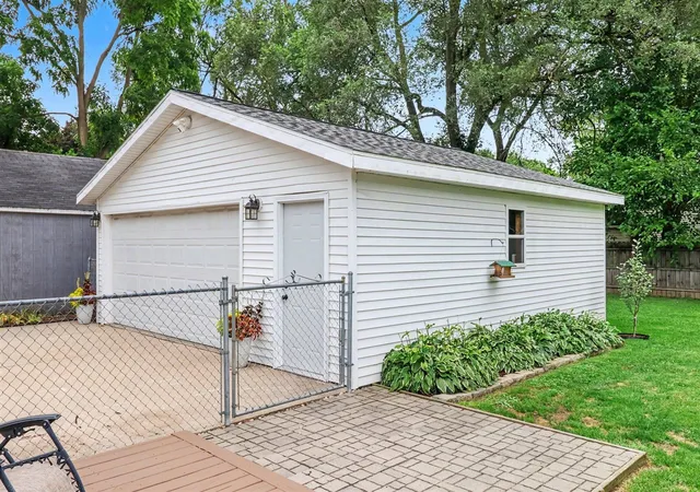 25th image of 2405 Shasta Dr, Kalamazoo, MI 49004 | MLS# 70554156