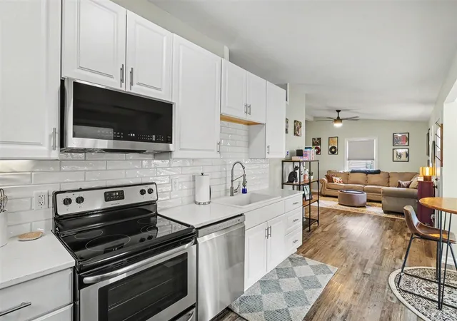 2nd image of 2405 Shasta Dr, Kalamazoo, MI 49004 | MLS# 70554156