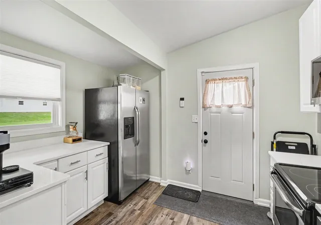 Photo 4 of Sale Pending at 2405 Shasta Dr, Kalamazoo, MI 49004 | MLS# 70554156 | Listing updated on 2026-08-24
