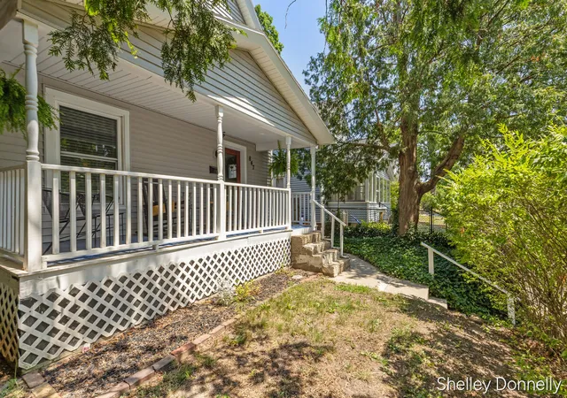 Photo 3 of Single family home for sale at 847 Innes St, Grand Rapids, MI 49503 | MLS# 70545414 | Listing updated on 2026-08-11