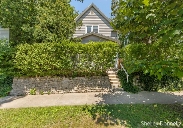 Photo 3 of Single family home for sale at 847 Innes St, Grand Rapids, MI 49503 | MLS# 70545414 | Listing updated on 2026-08-11