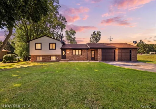 Photo 2 of Single family home for sale at 29255 Utley Rd, Farmington Hills, MI 48334 4177 | MLS# 61024227 | Listing updated on 2026-08-27