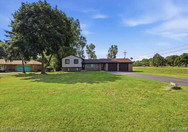 Photo 3 of Single family home for sale at 29255 Utley Rd, Farmington Hills, MI 48334 4177 | MLS# 61024227 | Listing updated on 2026-08-27