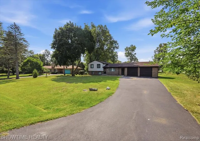 Photo 4 of Single family home for sale at 29255 Utley Rd, Farmington Hills, MI 48334 4177 | MLS# 61024227 | Listing updated on 2026-08-27