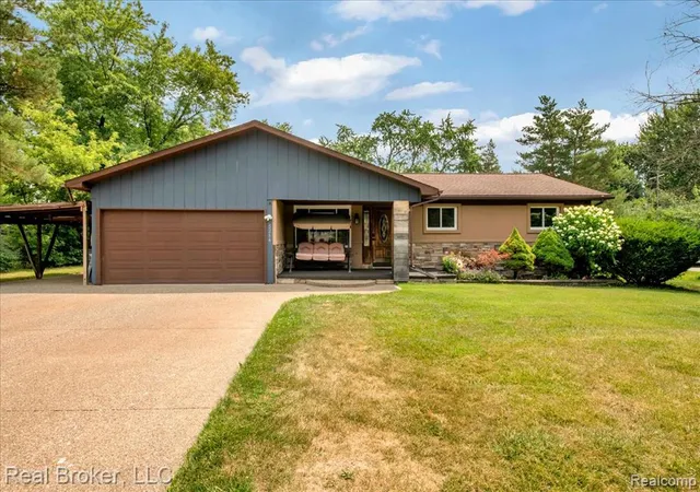Photo 2 of Single family home for sale at 5214 Daniels Dr, Troy, MI 48098 3004 | MLS# 61024391 | Listing updated on 2026-09-12