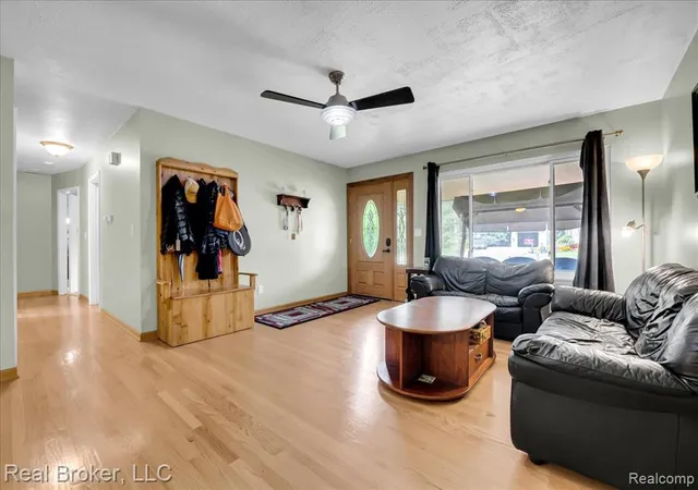 Photo 3 of Single family home for sale at 5214 Daniels Dr, Troy, MI 48098 3004 | MLS# 61024391 | Listing updated on 2026-09-12