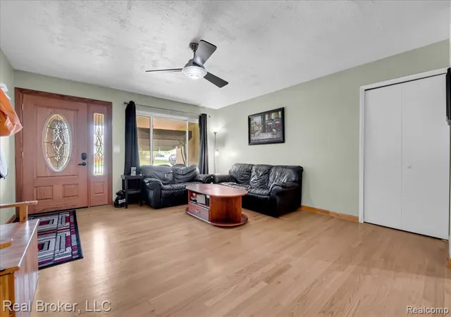Photo 4 of Single family home for sale at 5214 Daniels Dr, Troy, MI 48098 3004 | MLS# 61024391 | Listing updated on 2026-09-12