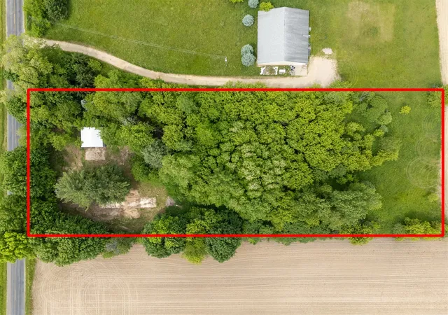 3rd image of 41756 24Th St, Bloomingdale, MI 49026 | MLS# 70537153