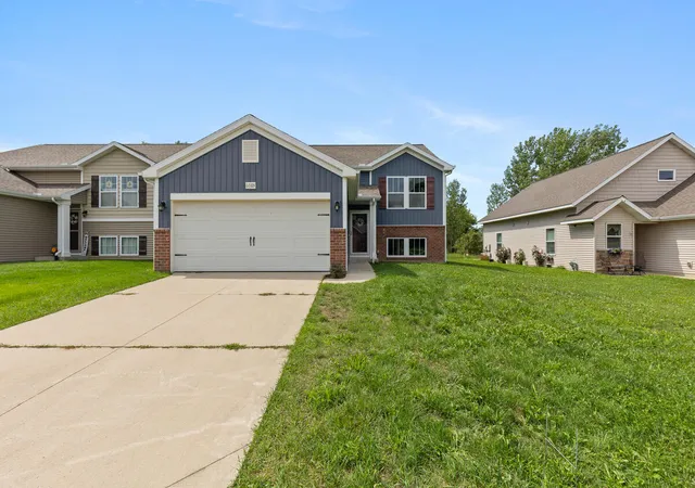 Photo 3 of Sale Pending at 6605 Moss Lake Dr, Hudsonville, MI 49426 | MLS# 70553389 | Listing updated on 2026-09-17