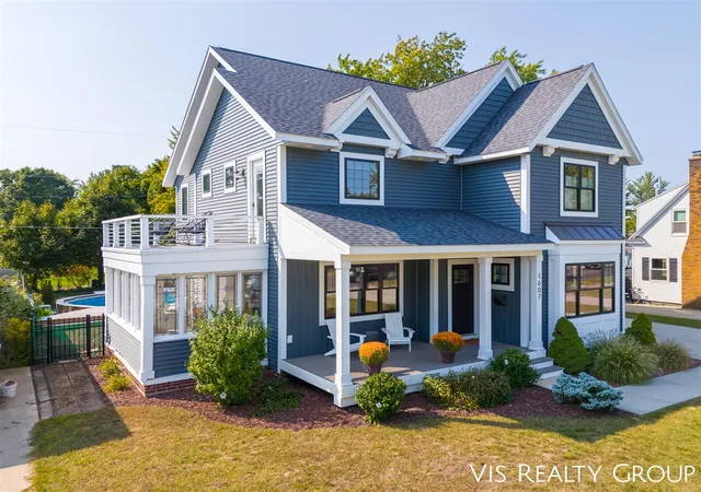 1st image of 1607 Sheldon Rd, Grand Haven, MI 49417 | MLS# 70520772