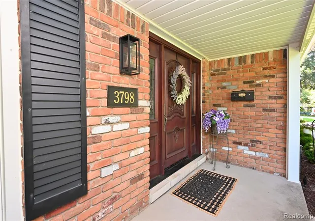 2nd image of 3798 Ledge Dr, Troy, MI 48084 | MLS# 61007342