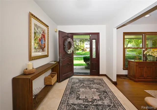 3rd image of 3798 Ledge Dr, Troy, MI 48084 | MLS# 61007342