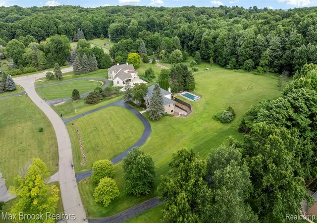 2nd image of 6827 Strawberry Ln, Clarkston, MI 48348 | MLS# 61014312