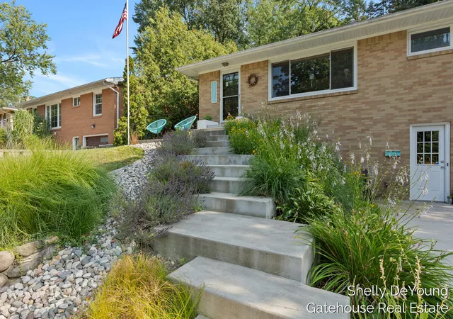 Photo 3 of Sale Pending at 1570 E Terrace St, Grand Rapids, MI 49503 | MLS# 70550660 | Listing updated on 2026-08-14