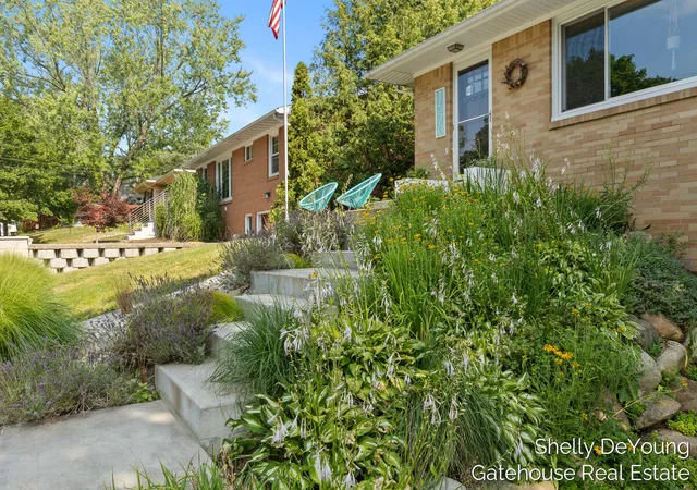 Photo 3 of Single Family Residence at 1570 E Terrace St, Grand Rapids, MI 49503 | MLS# 70550660 | | Sold on 2026-09-11