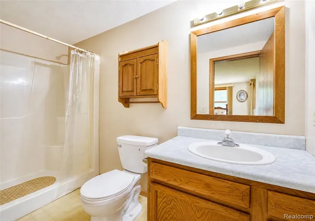 4th image of 13129 Evelyn Ct, Van Buren Township, MI 48111 | MLS# 61009102