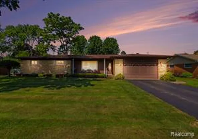 Homes for sale in Waterford, MI | 3577 Meadowleigh Ln, Waterford, MI 48329 | MLS# 61009734
