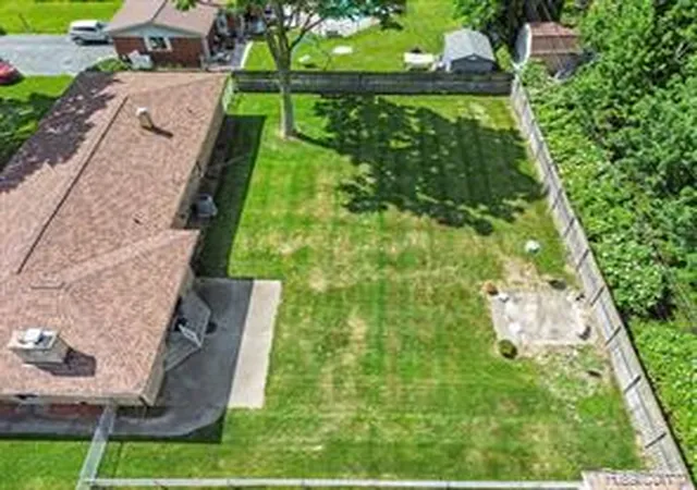 Homes for sale in Waterford, MI | 3577 Meadowleigh Ln, Waterford, MI 48329 | MLS# 61009734