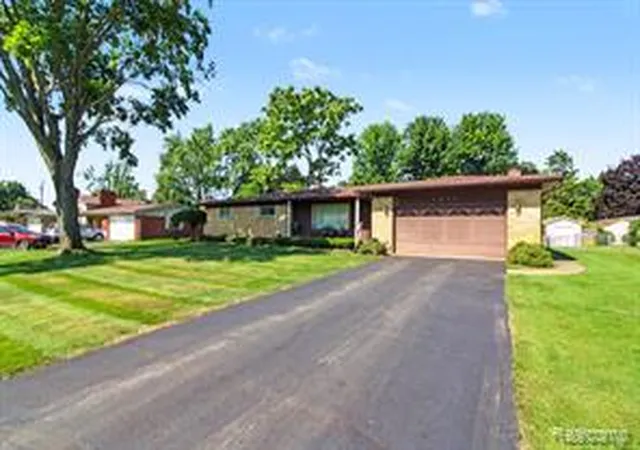 Homes for sale in Waterford, MI | 3577 Meadowleigh Ln, Waterford, MI 48329 | MLS# 61009734