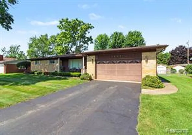 Homes for sale in Waterford, MI | 3577 Meadowleigh Ln, Waterford, MI 48329 | MLS# 61009734