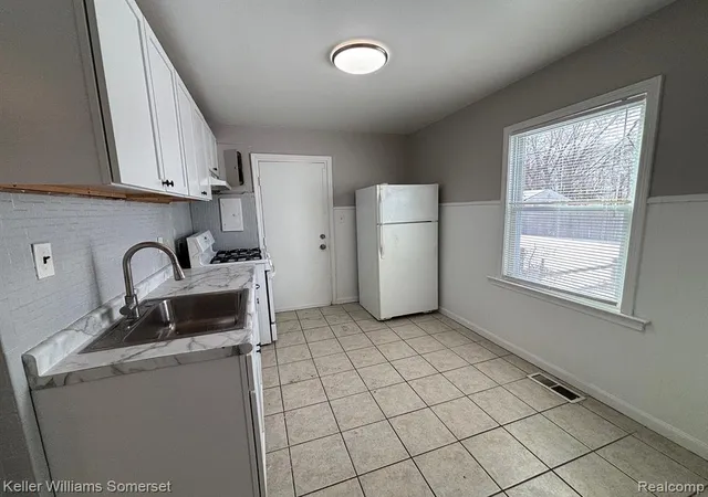 Photo 3 of Single family home for sale at 11340 Fisher Ave, Warren, MI 48089 3034 | MLS# 61025235 | Listing updated on 2026-09-16