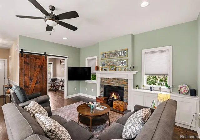 Photo 2 of Sale Pending at 3085 Harrison Ave, Rochester Hills, MI 48307 5562 | MLS# 61024218 | Listing updated on 2026-09-18