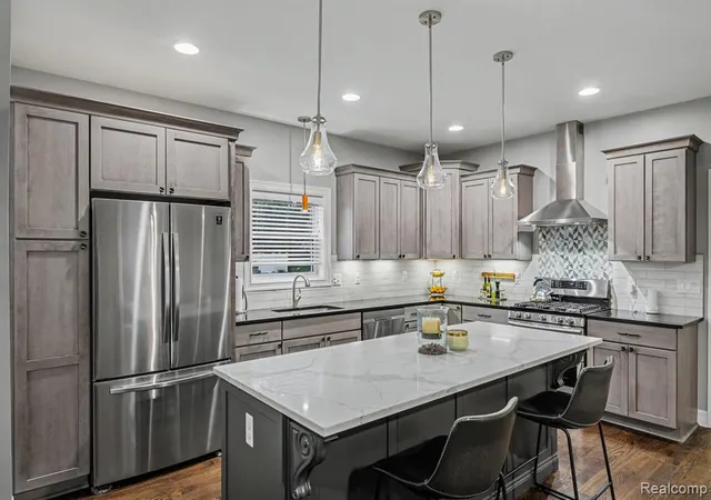 Photo 3 of Sale Pending at 3085 Harrison Ave, Rochester Hills, MI 48307 5562 | MLS# 61024218 | Listing updated on 2026-09-18
