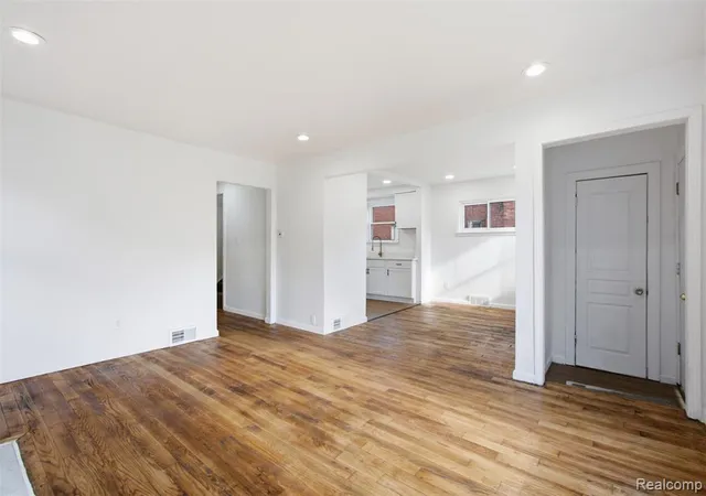 5th image of 18636 Mark Twain St, Detroit, MI 48235 2550 | MLS# 61006058