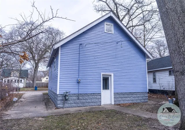 Homes for sale in Muskegon, MI | 71 Crescent Ave, Muskegon, MI 49444 | MLS# 70523111