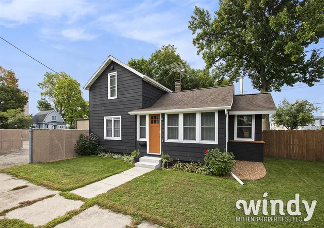 5th image of 106 Lagrange St, Dowagiac, MI 49047 | MLS# 70519546