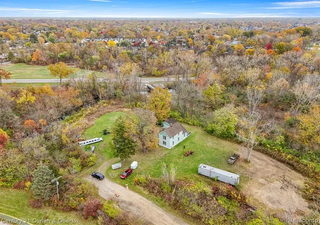 Homes for sale in Westland, MI | 8004 N Farmington Rd, Westland, MI 48185 | MLS# 60950415