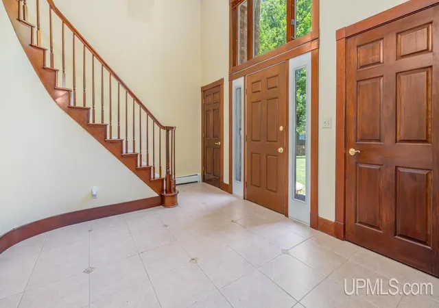 Photo 3 of Single family home for sale at 860 Evergreen Ct, Kingsford, MI 49802 | MLS# 50214973 | Listing updated on 2026-08-11