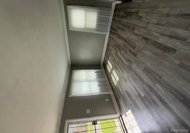 3rd image of 21530 W Davison St, Detroit, MI 48223 | MLS# 60986963