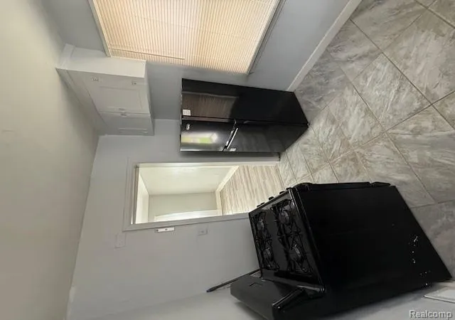 5th image of 21530 W Davison St, Detroit, MI 48223 | MLS# 60986963