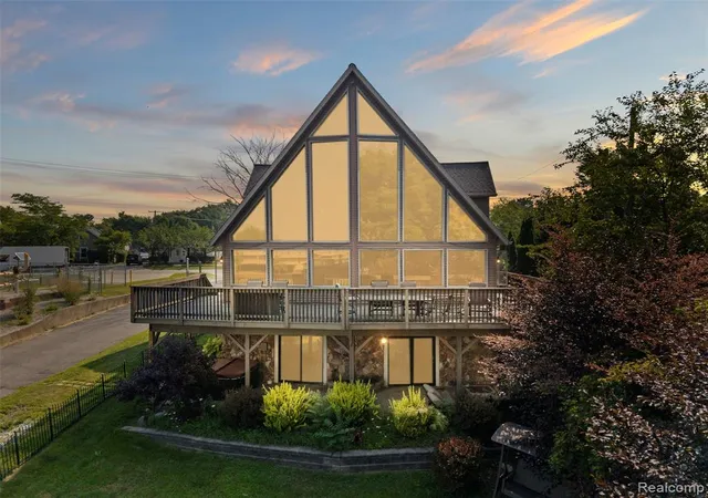 5th image of 1907 Riverside Dr, Port Huron, MI 48060 | MLS# 60965238